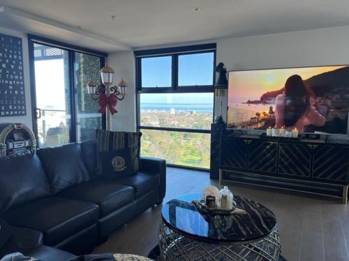 Luxury 3 Bedroom Sub Penthouse with stunning Albert Park, City and bay views in 普蘭