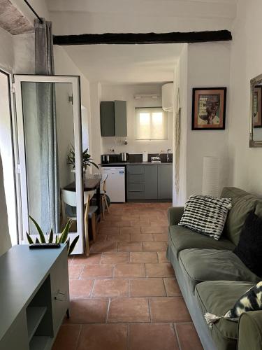 Casco Antiguo 'Apartment Poppies'