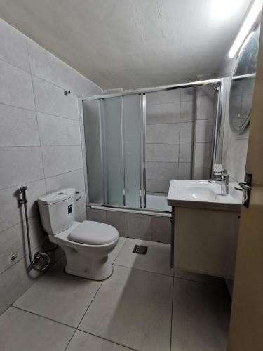 3BR-Beach Access-AC-24-7 Electricity- wifi in Al Qalamun