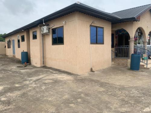Soweto Guesthouse and Pub - Ghana in Kasoa