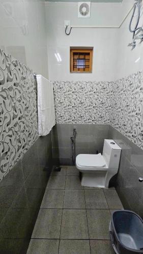 FS Stays- Near Lulu mall KIMS Aakkulam and NH - image 5