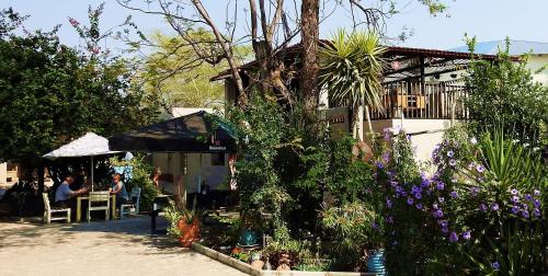 the Farmhouse Restaurant Guesthouse Beergarden PTY LTD in Оутйо