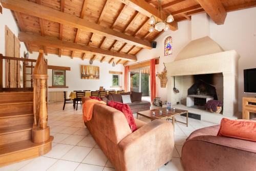Large family villa with Pool close to Carcassonne - Villa familiale avec piscine à proximité de Carcassonne - Location, gîte - Trèbes