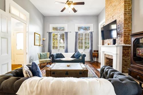 Governors Mansion 5 bedroom-3 bath