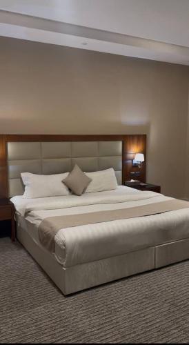 1 king bed, 1 sofa bed