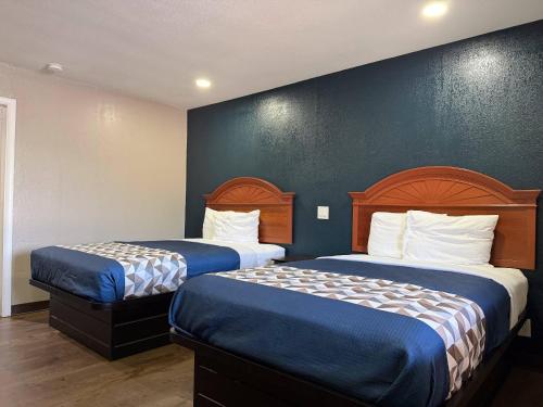 . Rodeway Inn & Suites