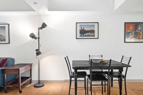 Melbourne 1-Bed Apartment Flinders Street - image 4