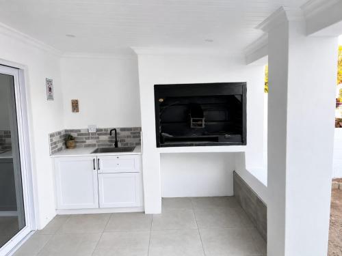 Modern, spacious & newly renovated Langebaan Stay in Skiathos
