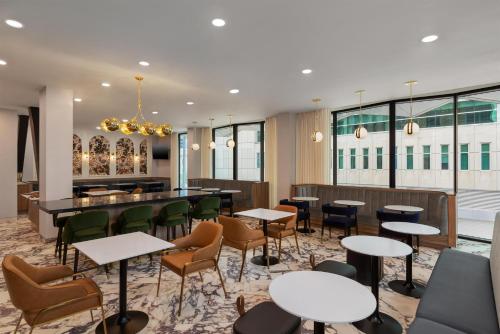 Restoran, Hampton Inn by Hilton Calgary Downtown near Studio Bell, home of the National Music Centre
