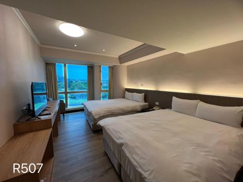 Hotel Avenue near Xinyue Beach