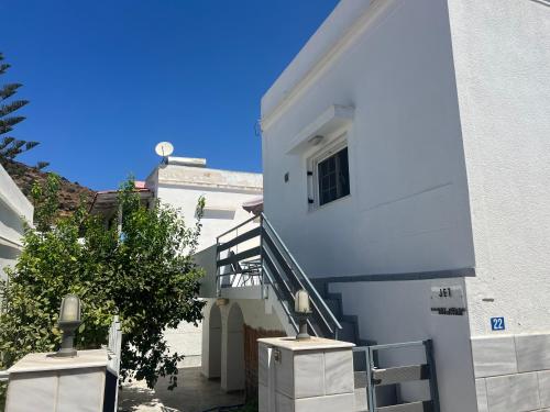 JET, luxury appartment 20m from the beach gîte à louer Kínion