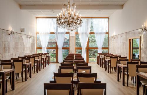 Restoran, Lázeňský a Wellness hotel NIVAMARE (Lazensky a Wellness hotel NIVAMARE) in Pozlovice