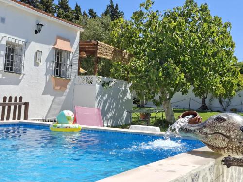 Casa con piscina privada y jardín