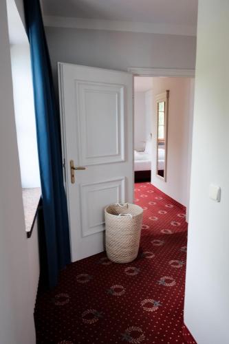 Strandhotel Berg by ALPAMI Room Type - Suite with Lake View