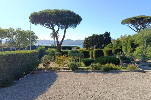 Villa with pool & view of the Gulf of Saint-Tropez - image 3