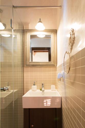 Apartamento Puerta Elvira Centro - image 4