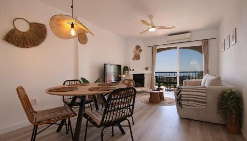 Walking distance 2 beds penthouse with amazing sea viewings