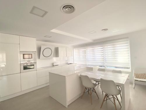 The Park Lounge - Elegant Live-Work Apartment by Park
