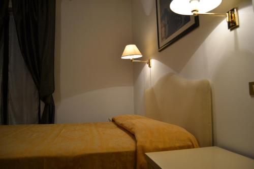 Double or Twin Room image 4