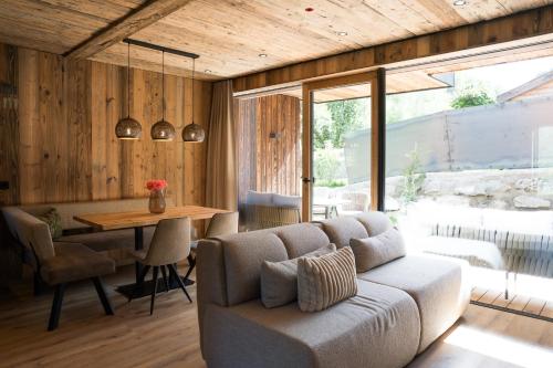 SLOW Fine Chalets, Private Dine & Spa