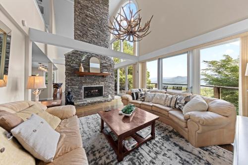 Luxury Chalet 5BR Sleeps 18 Mind-Blowing Views - image 4