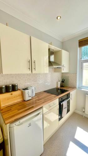 Lelola Lodge in West Bournemouth
