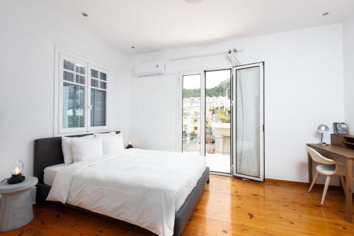 zen penthouse in exarchia, Athens