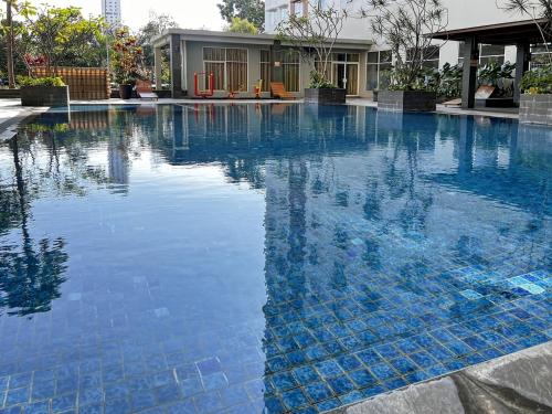 COZY 2BR Pinewood Apt Jatinagor w/ Wi-Fi & Pool