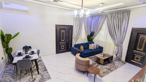 Velvet Haven Executive 2 Bedroom Ensuite Apartment in Takoradi