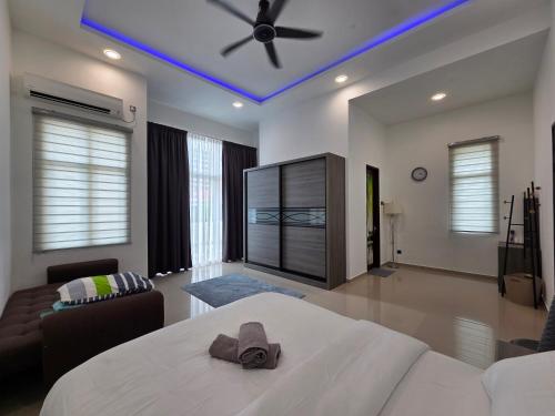 Seri Emerald Homestay in บาตู มาอุง