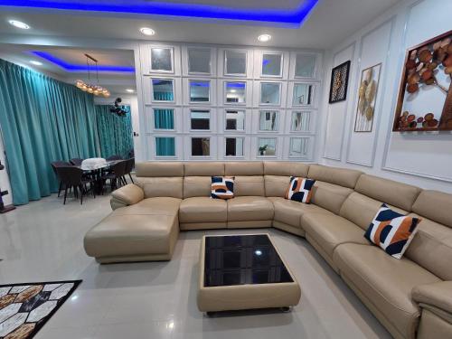 Seri Emerald Homestay in บาตู มาอุง