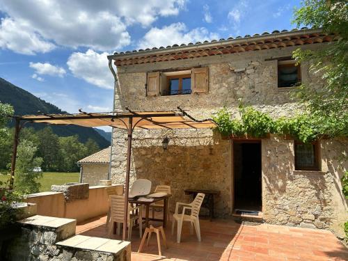 Maison à Castellane 80 m² avec terrasse - Location saisonnière - Castellane