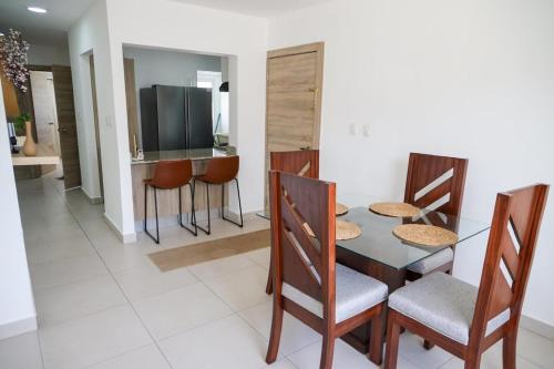 New 3BR 2BT Apt Only 3 min from Beach in Gated Community - image 2