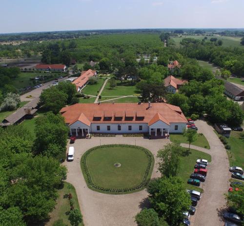 Sarlóspuszta Club Hotel