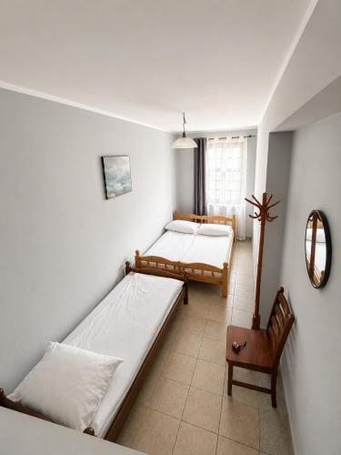 Hostel Przy Targu Rybnym Room Type - Triple Room with Shared Bathroom