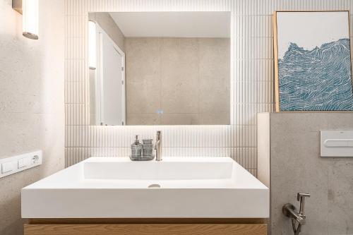 Exceptional Design Apartment in Eixample - image 3