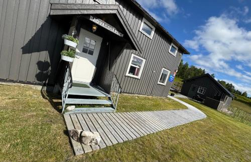 . Rauvassgården, romslig, 5 sov, kjøkken, WiFi