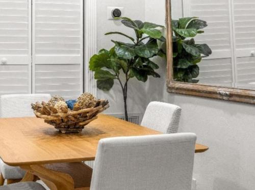 Renovated Fort Lauderdale Beach Studio Near the Ocean - image 3