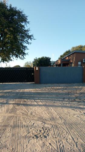Vista exterior, Sedudu Turn Cottages Holiday Stay in Maun