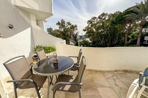 Pinos: Serene 2BD w/pool, views & walk to beach