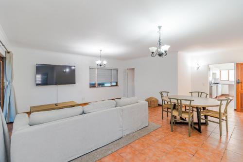 Melrose Place Apartment - image 2