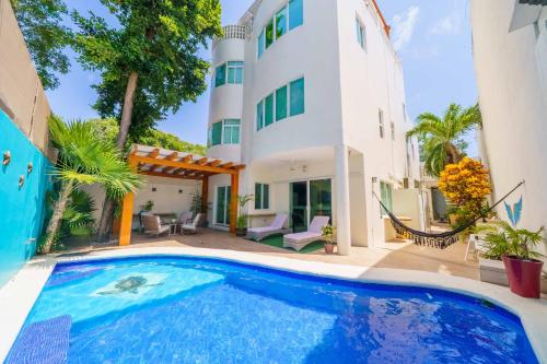 5 Bedroom Modern Villa with Private Pool - Great Location