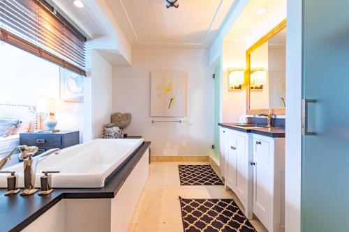 Caprice 8 - Luxury Ocean Front Villa - Pool - image 2