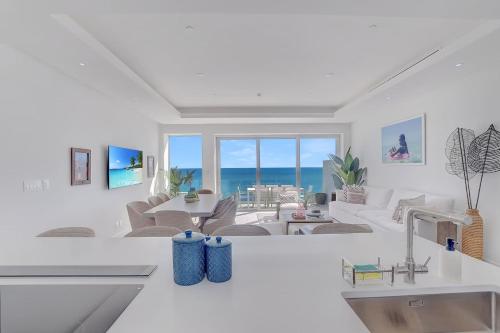 Palm Cay - 3BR Beachfront Penthouse Private Pool - image 2