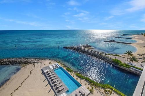 Palm Cay - 3BR Beachfront Penthouse Private Pool - image 3