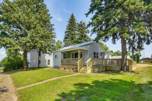 . Walk to Restaurant & Bar: Home w/ Deck in Gary