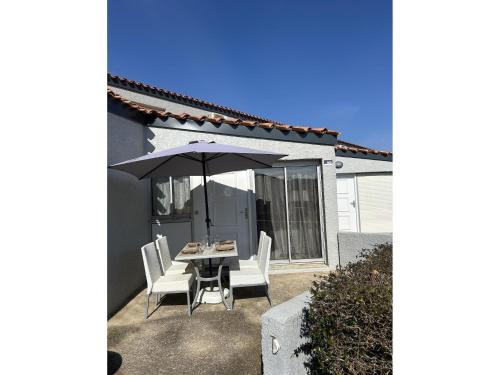 Detached Cottage in Saint-Cyprien - image 4