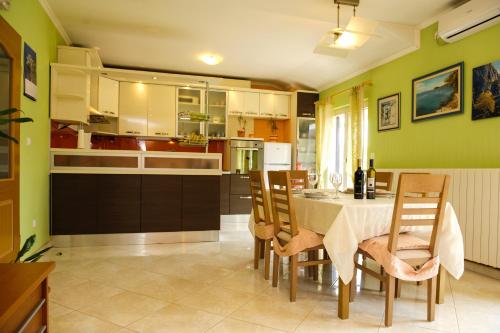  Apartment Ana in Omiš