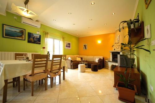  Apartment Ana in Omiš