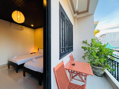 Old Lane Homestay Hoian near Hoi An Handicraft Workshop